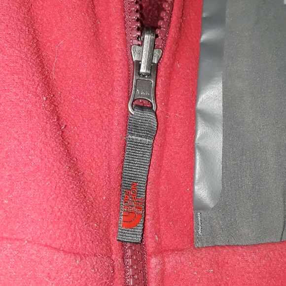 Boys Red North face jacket - Picture 2 of 8